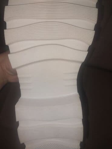 Geyinilməyib! 40 razmer yazılıb amma 38 ə uyğun gəlir. qəlibi