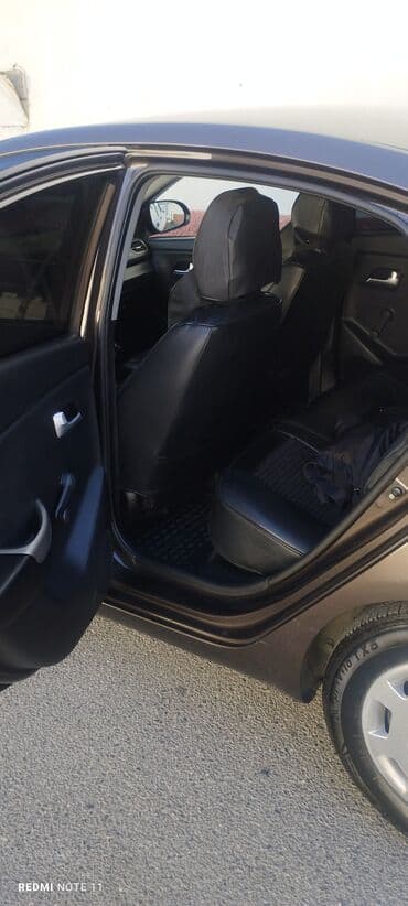 maşın 09: Kia Rio sedan - Korpus: 4 qapılı sedan, tünd qəhvəyi rəng - Kuzov — 7