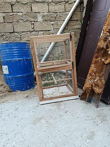 Taxta-quş qəfəsi - Material: təbii taxta karkas, sıx metall tor