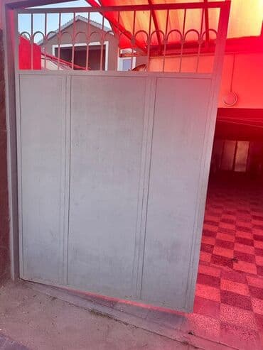 işlənmiş darvaza: Bu elan qapı haqqındadır. Qapı dəmir materialdan hazırlanmışdır. Eni — 5