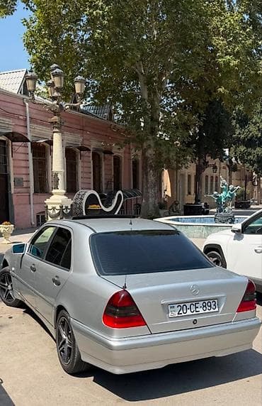 Mercedes-Benz C-Class: 1.8 l | 1997 il Sedan — 4