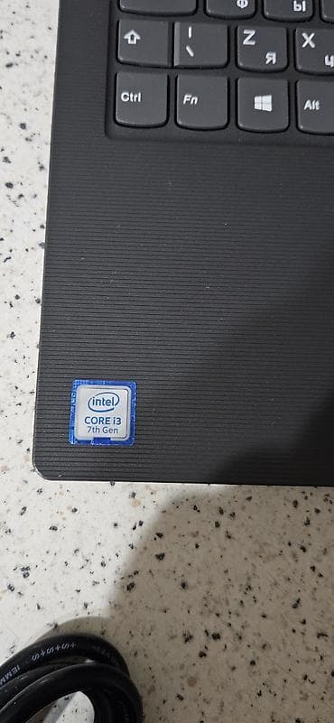 Lenovo noutbuk - Prosessor: Intel Core i3, 7-ci nəsil (stiker