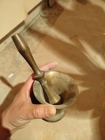 qaşiq: Qədimi süfrə dəsti – bıçaq və çay qaşıqları Tərkibi: - 4 ədəd masa — 5