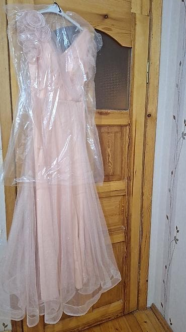 Yenidir.1 defe 2-3saat nisanda geyinilib.Ölçü 38.250azne brend