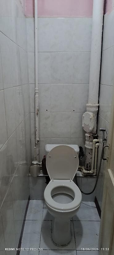 ecemı kıraye evler: Kirayə üçün 3 otaqlı mənzil. Xüsusiyyətlər: - Geniş dəhliz, otaqlara — 8