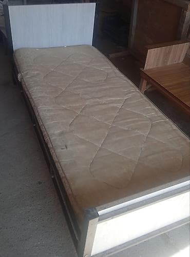 Tək nəfərlik çarpayı və döşək dəsti - Ölçü: təxmini 90x200 sm (tək