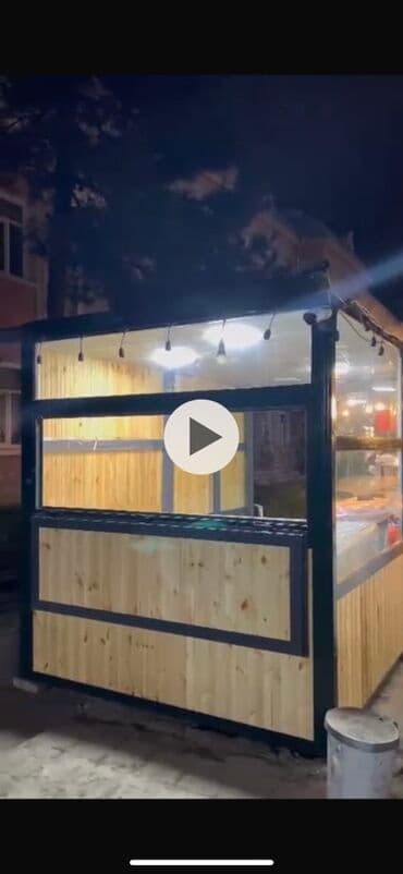 Taxta və şüşə panellərdən yığma küçə kioskı / çay–fast food köşkü