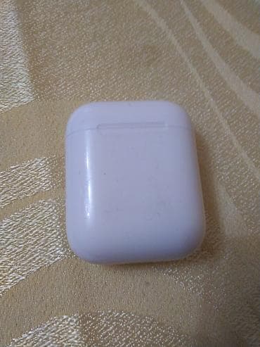 karaoke mikrofon: Apple AirPods (1-ci nəsil) arkinaldi sax ve sol nausni zarata — 3