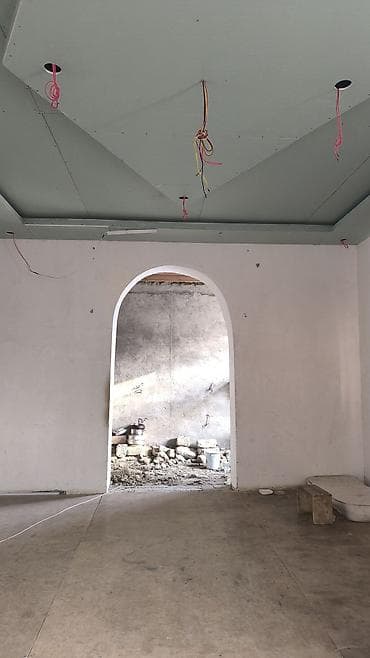 elimlerde ev: Satılır: həyəti və yarımçıq təmiri olan fərdi yaşayış evi - — 3
