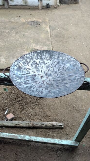 demir saç: Dəmir sac tava – açıq havada və ocaq üzərində bişirmə üçün. ayaqlıgda — 2