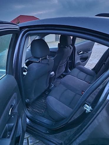 chevrolet volt: Chevrolet Cruze: 1.4 l | 2015 il 238000 km Sedan — 10