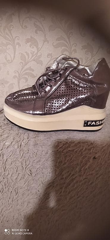 Qadın platforma idman ayaqqabısı - Rəng: metalik tünd gümüş (parlaq) — 1