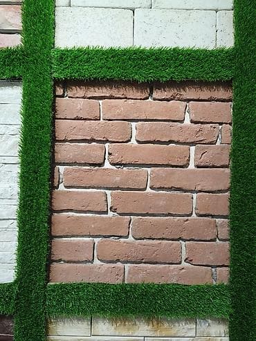 ot bicen: Dekorativ divar örtüyü – süni ot zolaqları ilə çərçivələnmiş dekorativ — 1