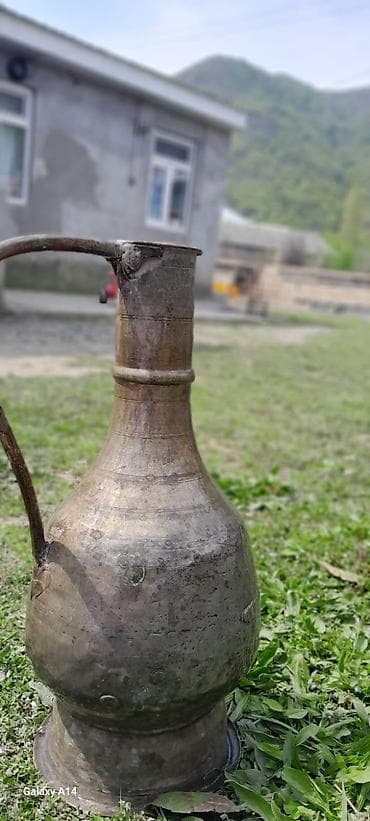 i̇ki nəfərlik velosiped: Məhsul: Mis/kupça su tökən qədim ibrik Təsvir: - Material: Dökülmüş — 2