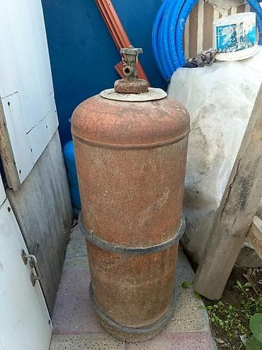 Təsvir: - Metal qaz balonu, vertikal silindrik korpuslu - Üst hissədə