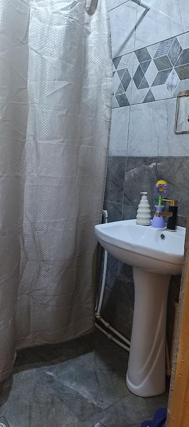Kirayə mənzillər: Aydin memmedov 16 merkezi xesde xananin qarwisinda daw bina 5ci — 9