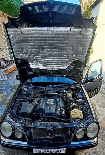 tap az vaz: Mercedes-Benz E‑Sinfi (W210) sedan – qara rəng Xarici: - Klassik W210 — 8