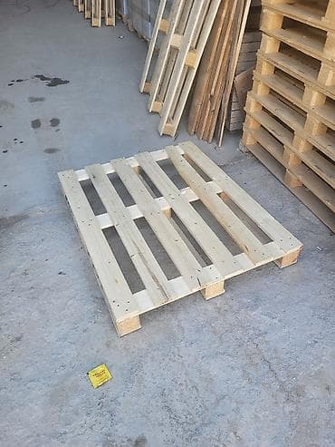 Taxta palet - Material: təbii taxta lövhələr və preslənmiş taxta