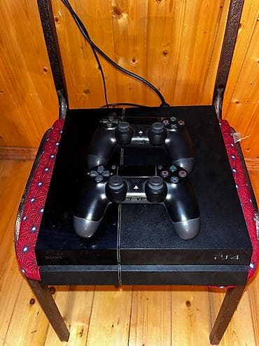 Salam ps4 satılır üstünde 2dənə Orjinal pultda verilir donması yoxdu