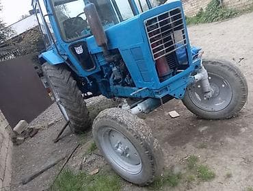 комбик: Mavi rəngli təkərli kənd təsərrüfatı traktoru - Tam qapalı kabina — 2
