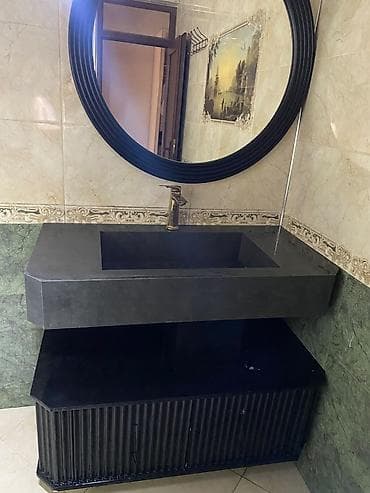Hamam dolabları: Qara rəngli hamam dəsti - Tualet: qara rəngli, kompakt dizayn, üst — 3