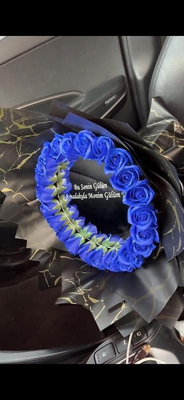 en gozel tort sekilleri: Etirli Mavi güllərdən hazırlanmış guzgulu gul buketi😍8mart hediyye — 1