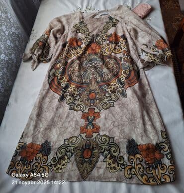 женские меховые жилеты: 1)Don.40 ölçüdür.Qiymət:10azn. 2)44 ölçüdür.Qadın üçün uzun qolsuz — 1