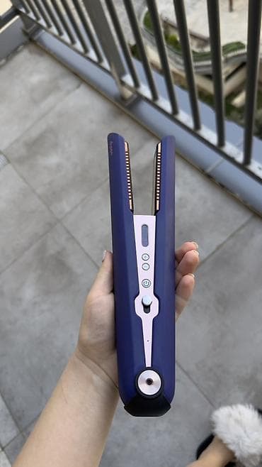 Dyson 
С коробкой и чехлом состояние отличное 
Возможен торг — 4