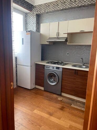 ehmedlide ev: Xətai rayonu,Əhmədli metrosu,Diaqnoz tibb mərkəzinin yanında,20 — 5