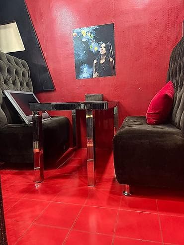 qirmizi cive: Tam təchizatlı, modern interyerli ictimai iaşə/istirahət məkanı — 3