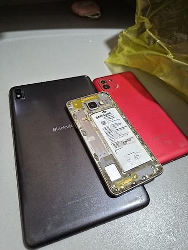 nokia 220 dual: Lot: 2 planşet + 1 smartfon. 3nunde ekrani yanib islemis sadece — 4