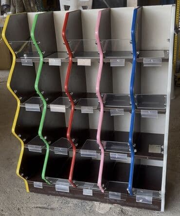 taxta rəf: Konfet paylamaq üçün nəzərdə tutulmuş bu rəf, müxtəlif rənglərdə olan — 1