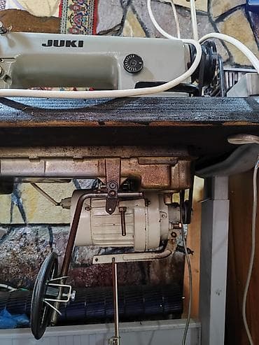 tikis maşını: JUKI sənaye tikiş maşını – stol və pedalla komplekt - Brend/model — 2