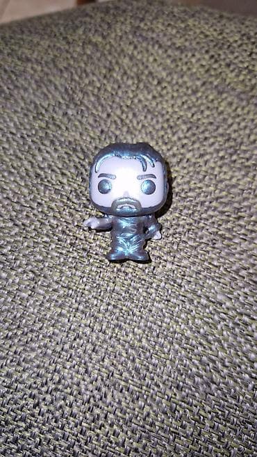 Kolleksiya fiquru – mini vinil/qəlyanaltı oyuncağı.Hopper upside down