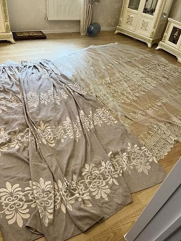 Pərdə dəsti – hundurluyu 290. Tül çox enlidir, qatları sıx durur