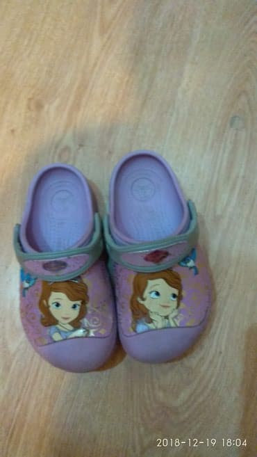 Uşaq geyimi və ayaqqabıları: Кроксы для девочки София производства Великобритания 19 см — 1