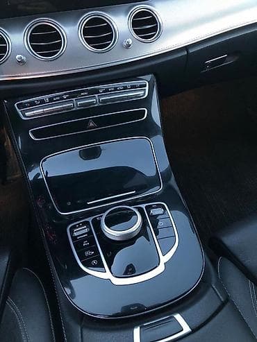 Mercedes-Benz E-Class: 2 l | 2017 il Sedan — 8