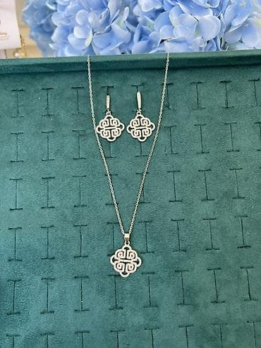 Çantalar: Gümüş zərgərlik dəsti - Tərkib: boyunbağı və sırğalar - Material — 1