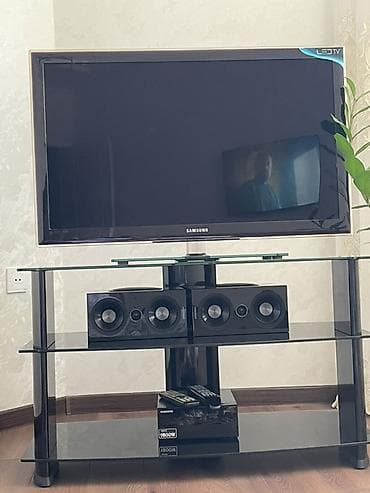 Düz TV altlığı, Polkalı, Şüşəli — 2