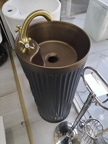 tula: Məhsul: Döşəməüstü dayanan lavabo (stelajlı “pedestal sink”) Təsvir — 2