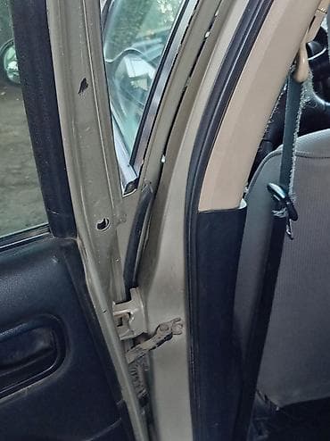 vaz qapi: Nissan Sunny sedan - Kuzov: 4 qapılı sedan, qızılı/metallik rəng - — 8