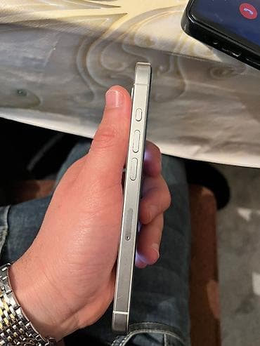 usb kaset: IPhone 15 Pro, Gümüşü, Face ID — 4