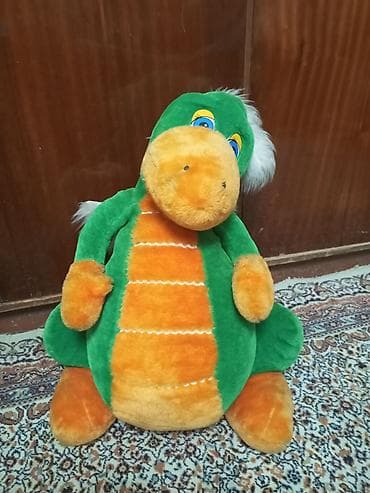 Böyük ölçülü yumşaq oyuncaq – yaşıl-narıncı dinozavr/əjdaha fiquru. -
