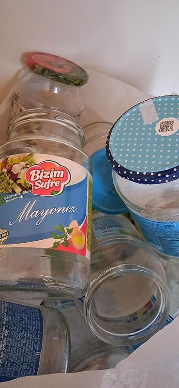 Şüşə banka və qapaqlar dəsti - Həcmlər: təxminən 900 ml-ə qədər