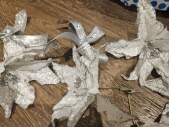 süni ağaclar: Yeni il bəzəkləri dəsti - Süni çələnglər: ağ və yaşıl rənglərin — 3