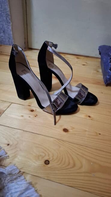 parca krasofkalar: 50 manata alinib. 1 2 defe toya geynilib yeni kimidir. - Rəng: qara — 1