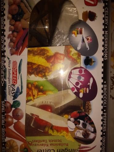 tərəvəz doğrayan: Səbzə doğruyan.Hər bi̇şeyi̇ üzəri̇ndədi̇r.2 dəfə istifadə — 1