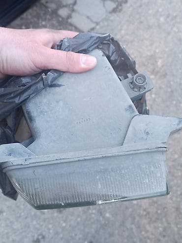 range rover fara: Bu, avtomobillər üçün nəzərdə tutulmuş fənərdir. Fənərin korpusu boz — 4