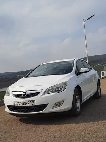Kommersiya nəqliyyat vasitələri: Opel Astra: 1.4 l | 2010 il 352000 km Sedan — 3