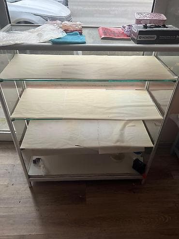 открытая вешалка для одежды: Şüşə vitrin stend - Ölçü: təxmini orta ölçülü (3 şüşə rəf + alt baza) — 1